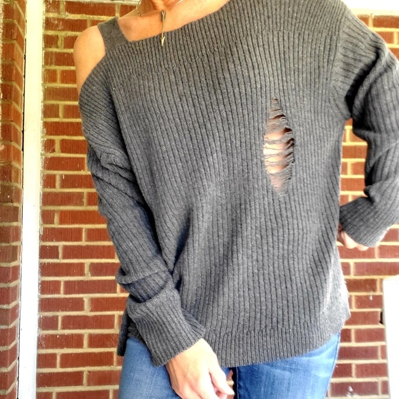 Distressed sweater - Picture 3 of 8